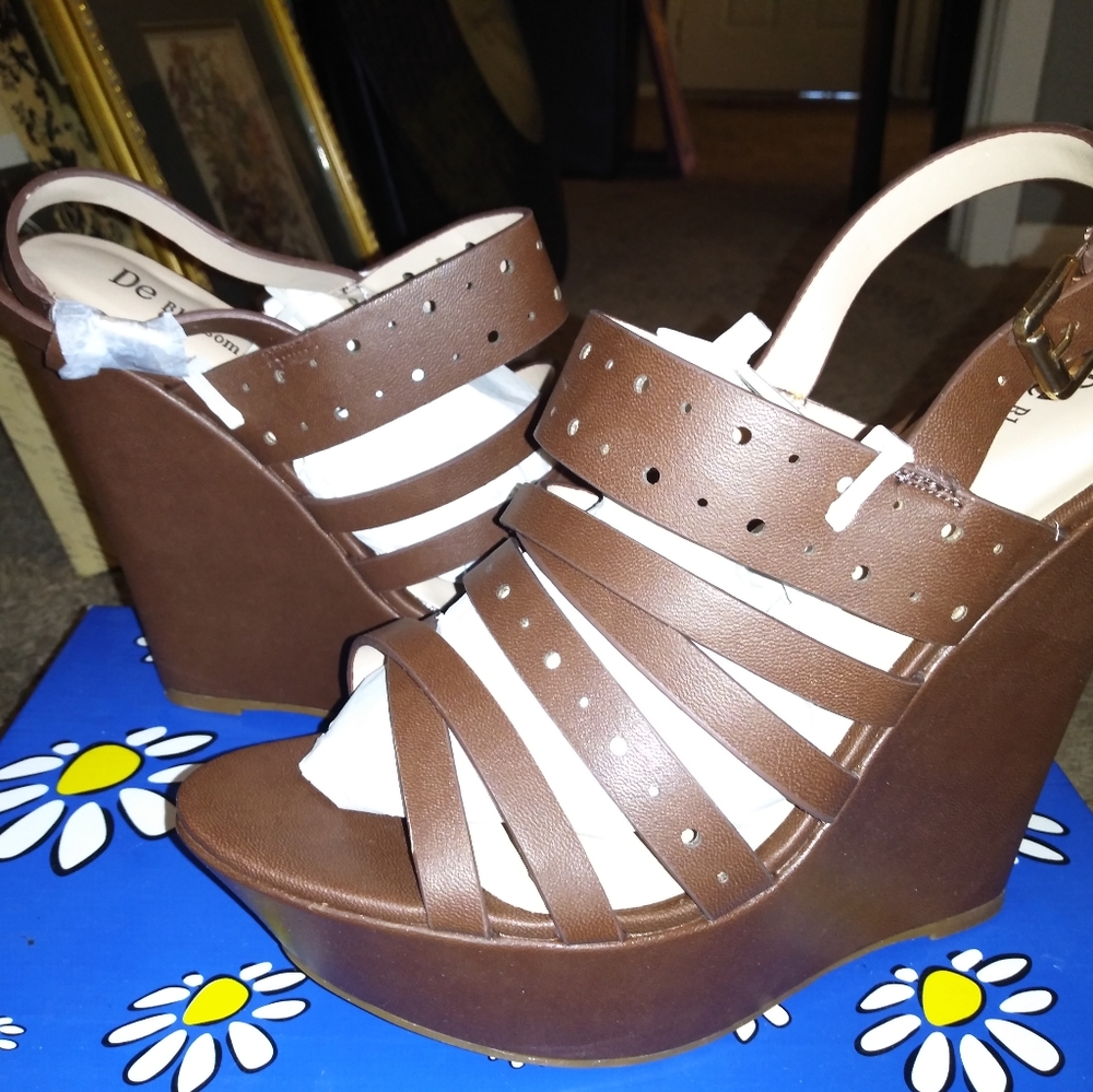 Shoes - Picture 4 of 8